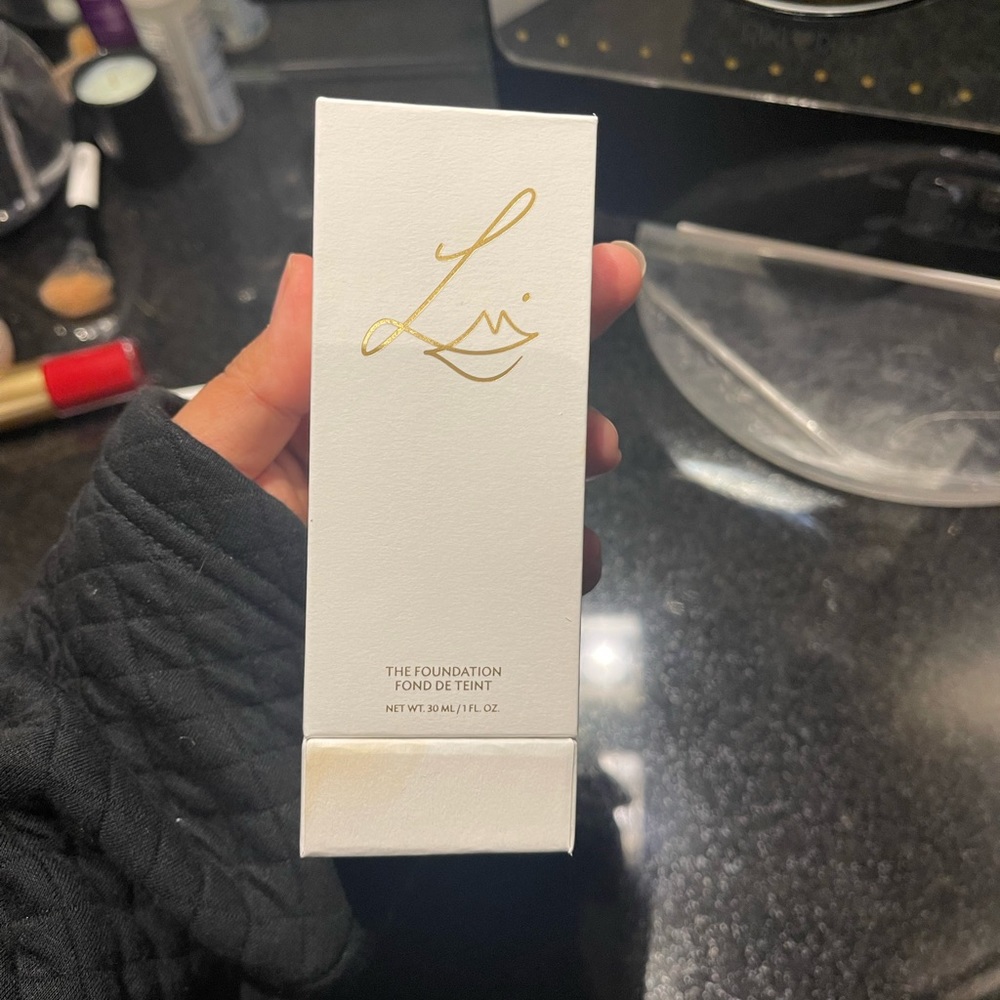 Lisa Eldridge seamless foundation shade 24 - Picture 5 of 8